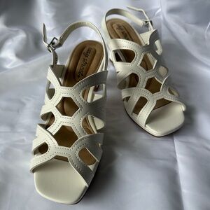 Easy Street Jetty White Heeled Sandals Women’s Size 6 Comfort Dress Shoe